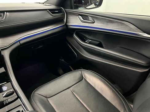 Certified 2022 Jeep Grand Cherokee Overland image 10