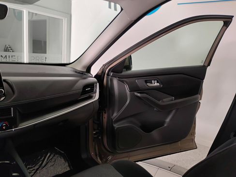Used 2024 Nissan Rogue SV FWD image 47
