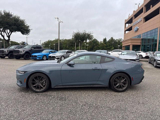Used 2025 Ford Mustang Coupe RWD image 2