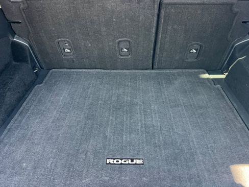 Used 2021 Nissan Rogue S image 17