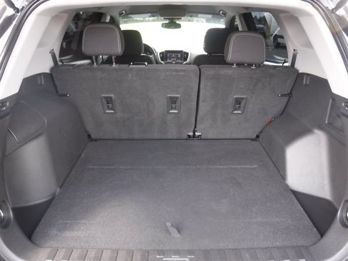 Used 2022 GMC Terrain SLE w/ LPO, Floor Liner Package FWD image 6