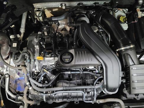 Used 2022 Volkswagen Taos SE image 30