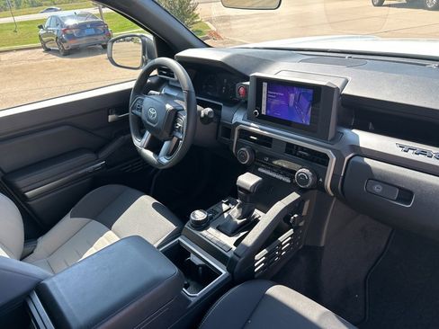 Used 2025 Toyota Tacoma TRD Off-Road image 23