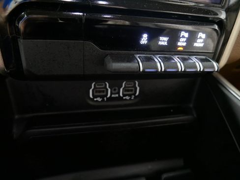Used 2020 RAM 1500 Laramie AWD/4WD image 29