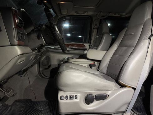 Used 2005 Ford F350 Lariat image 11