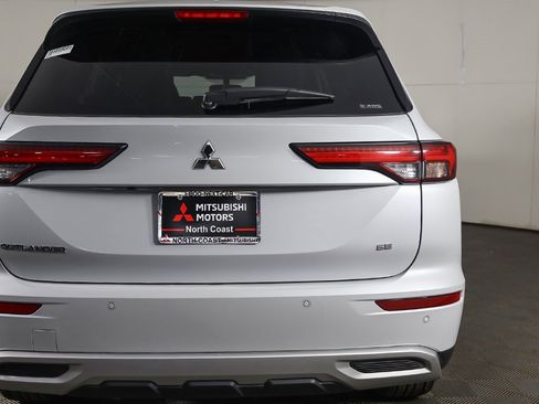 Used 2024 Mitsubishi Outlander SE image 17