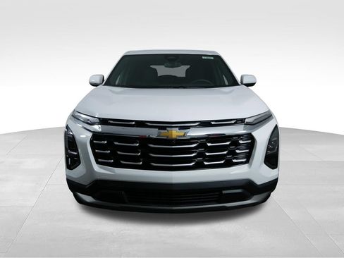 Used 2025 Chevrolet Equinox LT AWD/4WD image 3