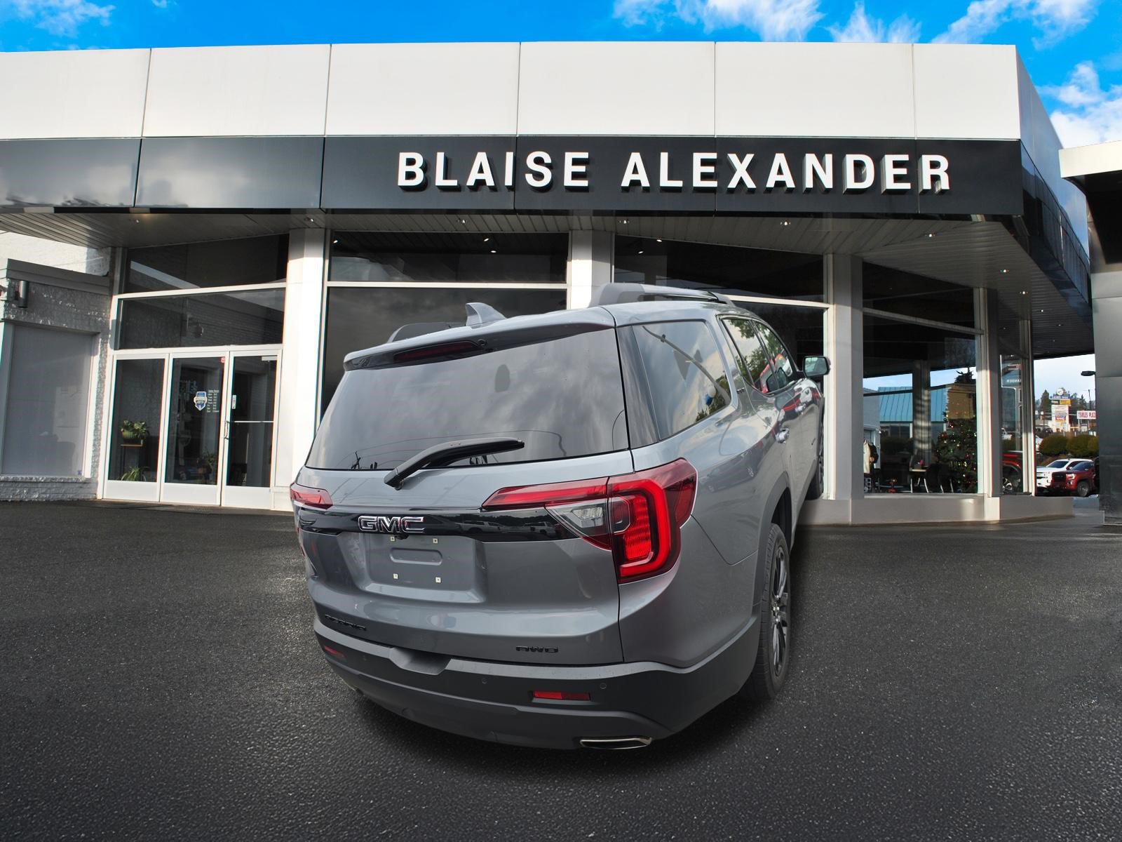 Used 2022 GMC Acadia SLE w/ Driver Convenience Package AWD/4WD image 3
