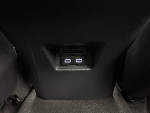 Used 2023 Toyota Venza XLE AWD/4WD image 19