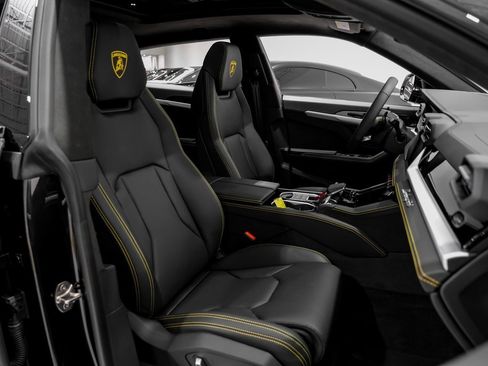 Used 2025 Lamborghini Urus SE image 34