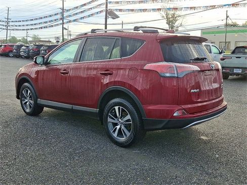 Used 2018 Toyota RAV4 XLE image 4