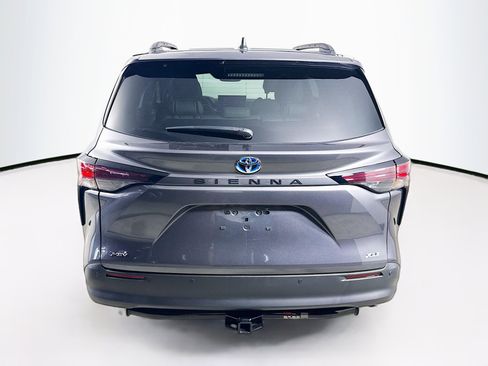 Used 2025 Toyota Sienna XLE FWD image 33