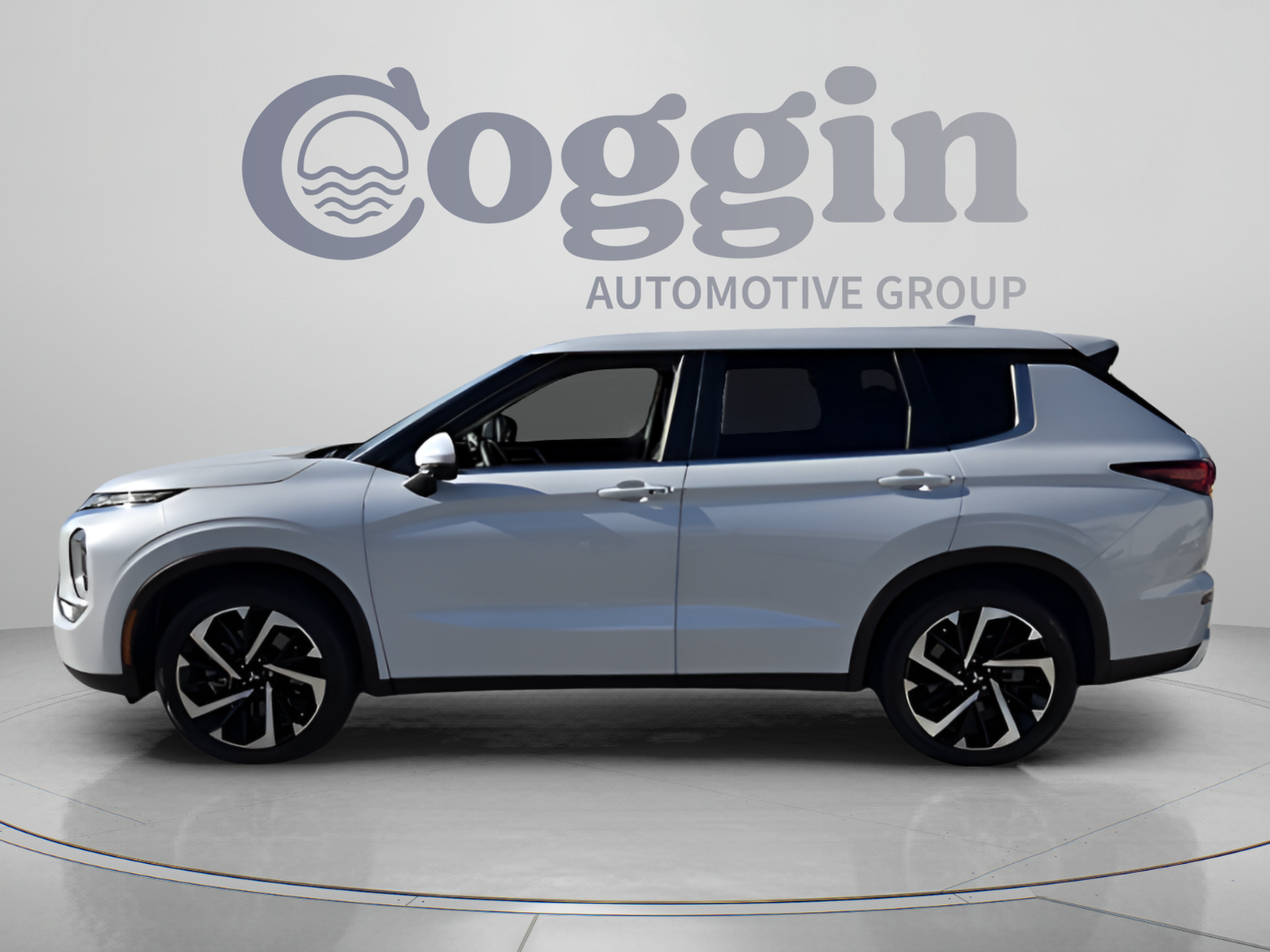 Used 2024 Mitsubishi Outlander SE FWD image 2