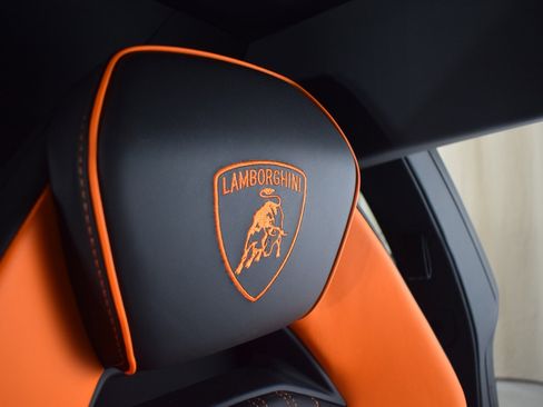 Used 2025 Lamborghini Revuelto image 34