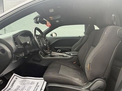 Used 2019 Dodge Challenger SXT w/ Blacktop Package image 10