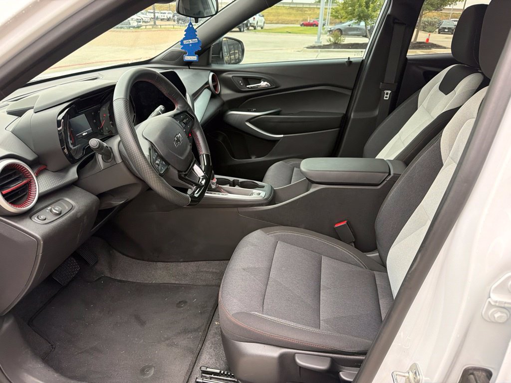 Used 2025 Chevrolet Trax RS w/ Driver Confidence Package FWD image 16