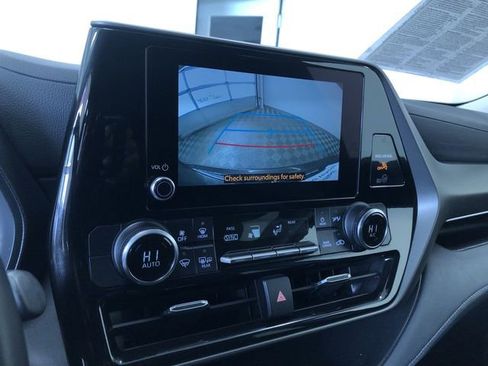 Certified 2024 Toyota Highlander LE image 29