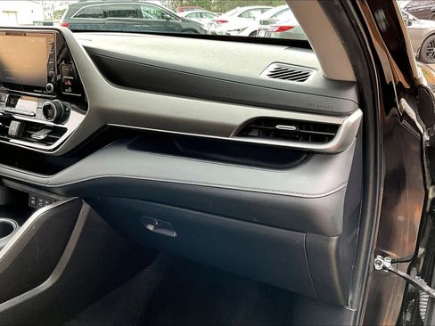 Certified 2022 Toyota Highlander XLE image 19