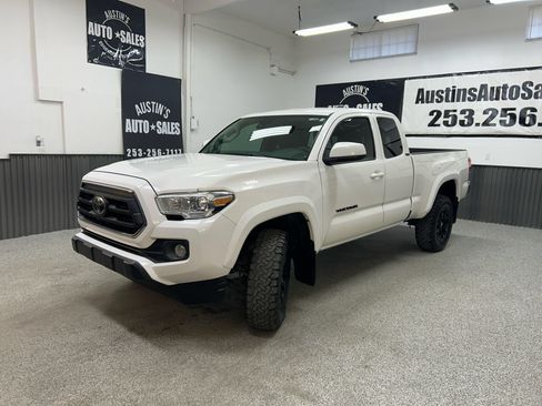 Used 2020 Toyota Tacoma SR5 w/ Blackout Package AWD/4WD image 3