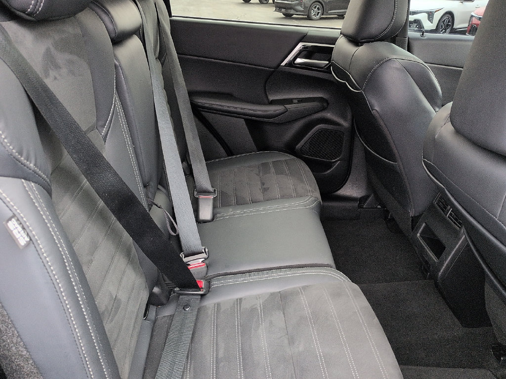 Used 2023 Mitsubishi Outlander SE AWD/4WD image 8