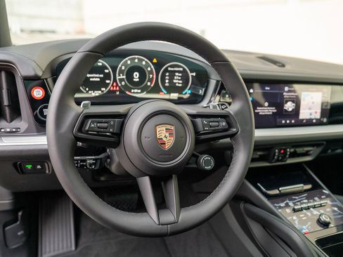 Certified 2026 Porsche Cayenne AWD/4WD image 14