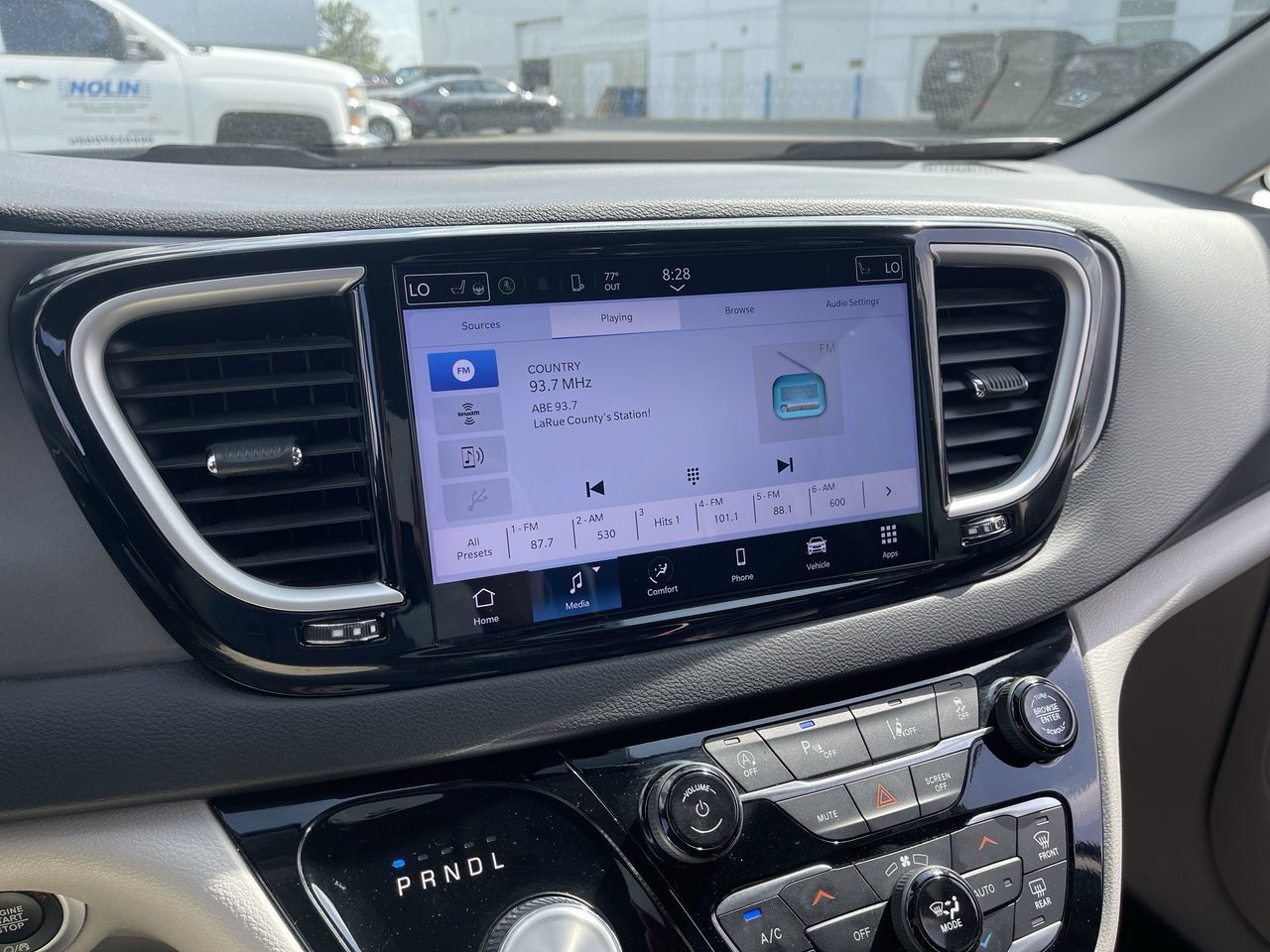 Used 2024 Chrysler Pacifica Touring-L FWD image 13