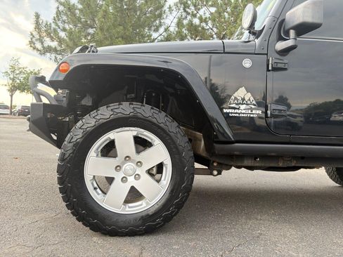 Used 2011 Jeep Wrangler Unlimited Sahara w/ Connectivity Group AWD/4WD image 10
