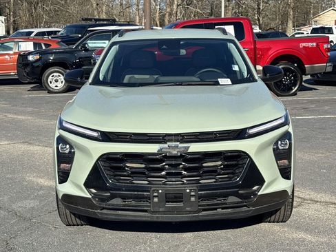 Used 2025 Chevrolet Trax ACTIV image 2