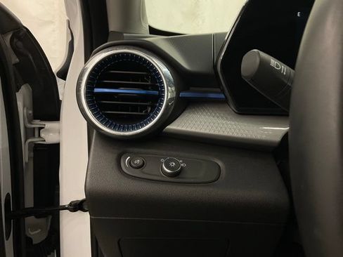 Used 2025 Chevrolet Trax LT w/ LT Convenience Package FWD image 14
