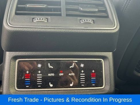 Used 2023 Audi e-tron Premium Plus AWD/4WD image 18