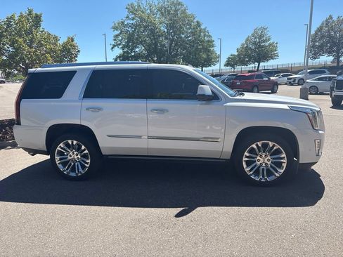 Used 2020 Cadillac Escalade Premium Luxury AWD/4WD image 6