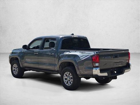 Used 2018 Toyota Tacoma SR5 RWD image 4