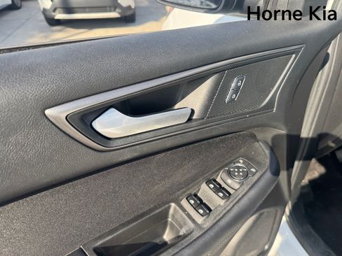 Used 2018 Ford Edge SE FWD image 11