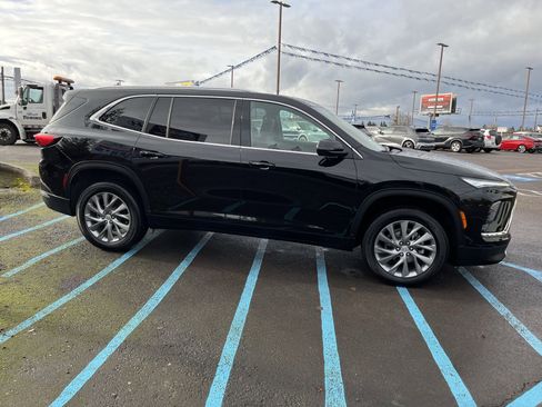 Used 2025 Buick Enclave Preferred image 6