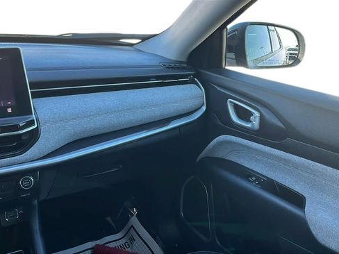 Used 2022 Jeep Compass Latitude image 30