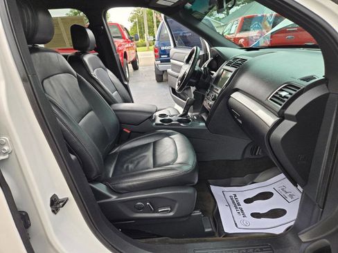 Used 2017 Ford Explorer XLT w/ Equipment Group 202A FWD image 45