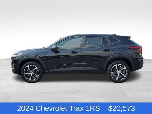 Certified 2024 Chevrolet Trax RS w/ Driver Confidence Package FWD image 2