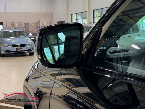 Used 2023 Jeep Grand Cherokee Limited w/ Black Appearance Package image 23