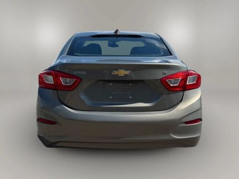 Used 2017 Chevrolet Cruze LT w/ Convenience Package FWD image 5