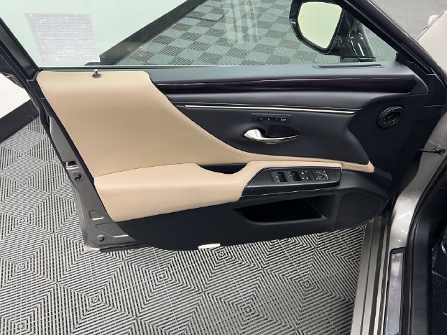 Used 2021 Lexus ES 350 w/ Premium Package FWD image 9