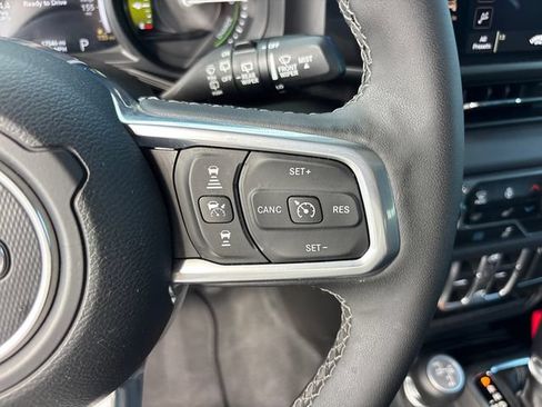 Used 2025 Jeep Wrangler Unlimited Sahara AWD/4WD image 19