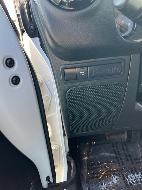 Used 2016 Jeep Wrangler Unlimited Sahara AWD/4WD image 13