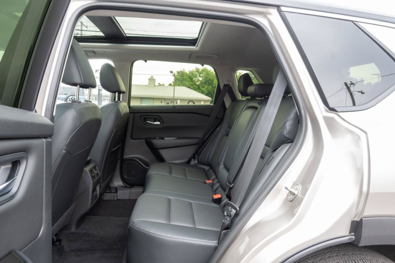 Used 2025 Nissan Rogue SL w/ SL Premium Package AWD/4WD image 18