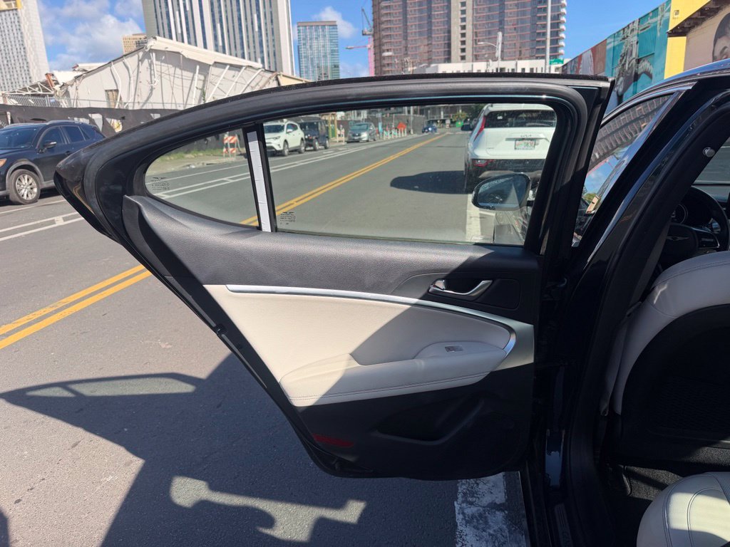 Used 2025 Genesis G70 2.5T RWD image 9