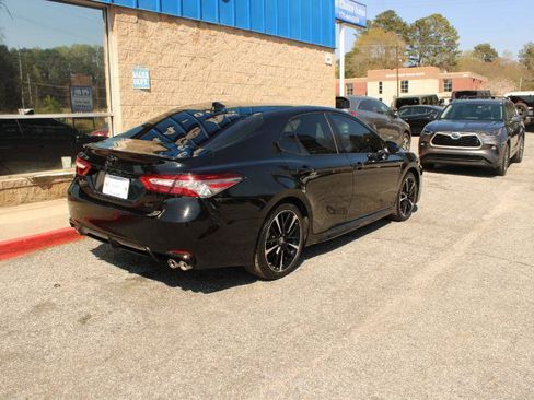 Used 2019 Toyota Camry XSE image 3
