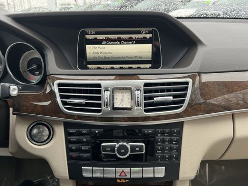 Used 2014 Mercedes-Benz E 350 4MATIC Sedan image 17