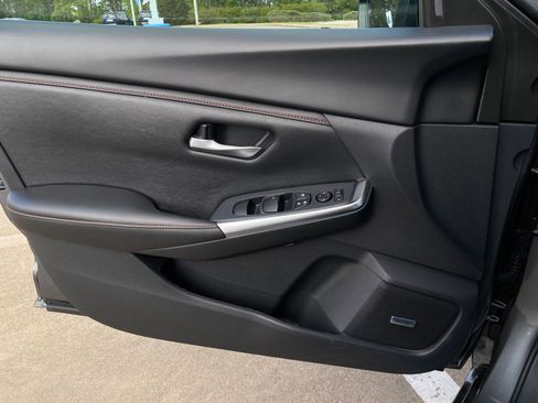Used 2025 Nissan Sentra SR w/ SR Premium Package FWD image 26
