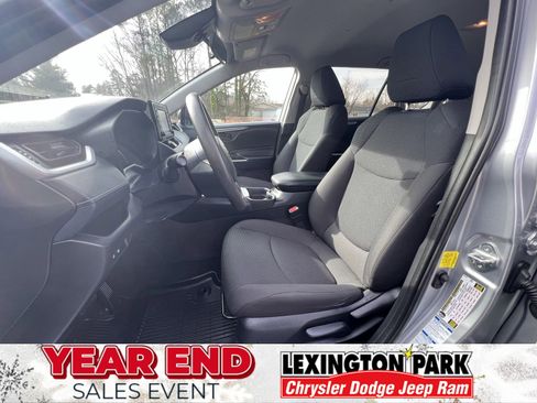 Used 2019 Toyota RAV4 LE image 16