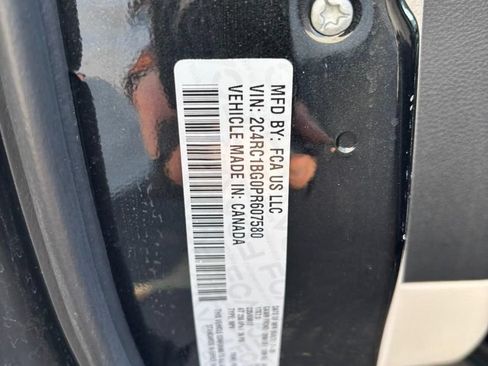 Used 2023 Chrysler Pacifica Touring-L FWD image 22