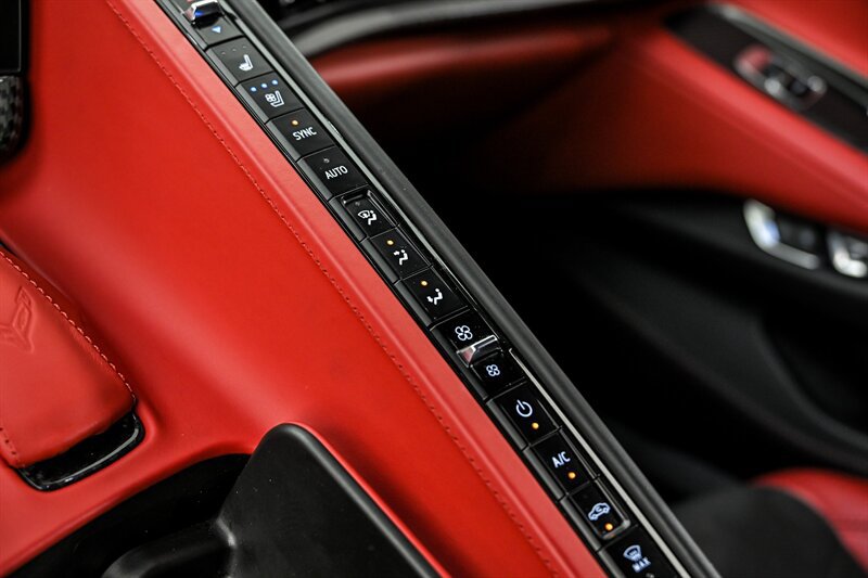 Used 2021 Chevrolet Corvette Stingray Premium Cpe w/ Z51 Performance Package RWD image 29